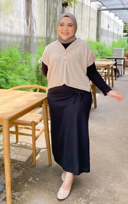 Rok Lilit Warna Hitam