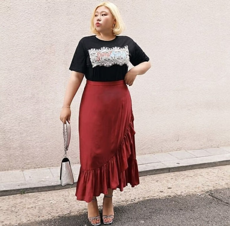 Rok Lilit Warna Merah Maroon